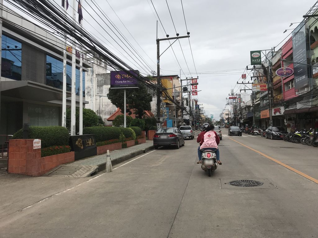 ภาพถนนตรงที่ Top Charoen ตั้งอยู่ ถ่ายโดย kiw พ.ศ. 2561 (2018) · A street-level view of where Top Charoen stands, by kiw in 2561 (2018)