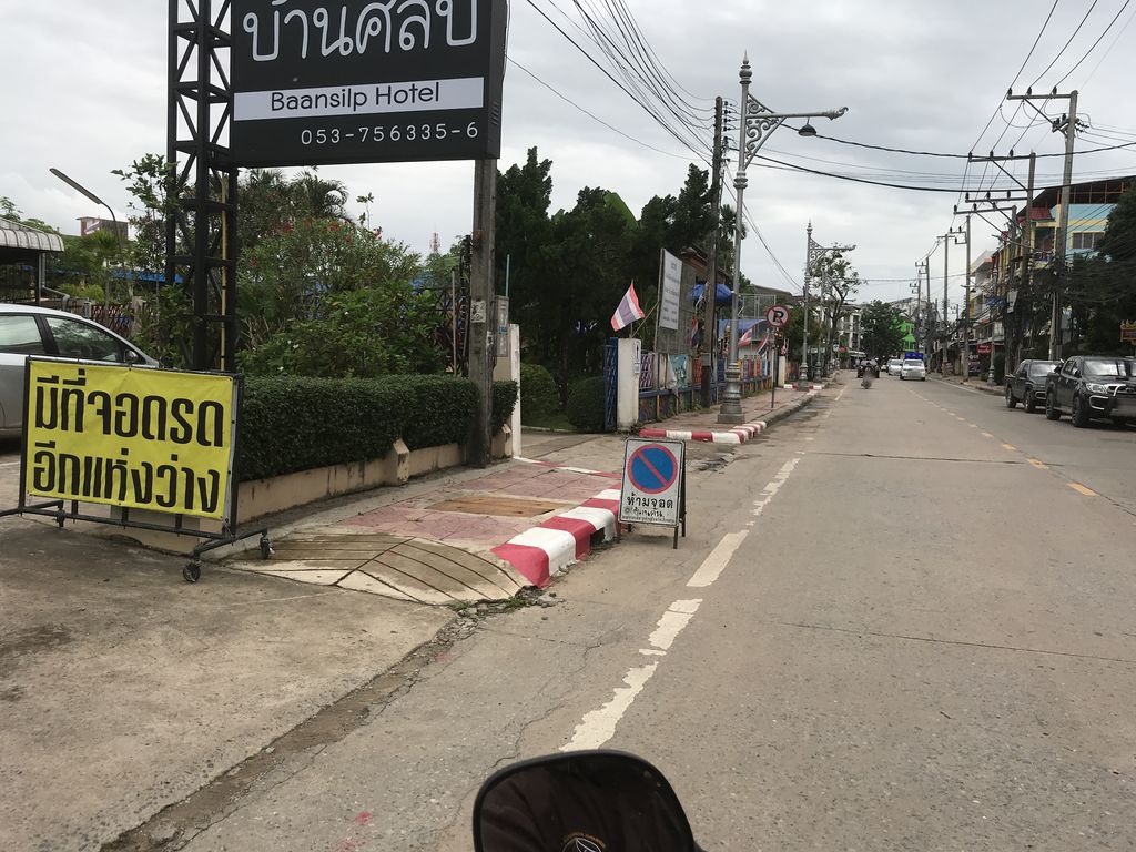 ภาพถนนตรงที่ เซ็นเตอร์ปริ้นท์ ตั้งอยู่ ถ่ายโดย kiw พ.ศ. 2561 (2018) · A street-level view of where Centre Print stands, by kiw in 2561 (2018)