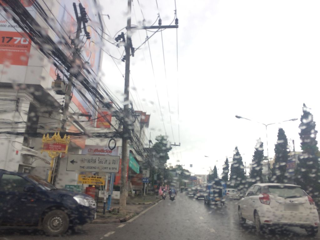 ภาพถนนตรงที่ ที่จอดรถ · ห่างหอนาฬิกาเชียงราย 1.1 กม. ทางตะวันออกเฉียงเหนือ ตั้งอยู่ ถ่ายโดย prasert พ.ศ. 2559 (2016) · A street-level view of where Parking · 1.1 km north-east of Chiang Rai Clock Tower stands, by prasert in 2559 (2016)