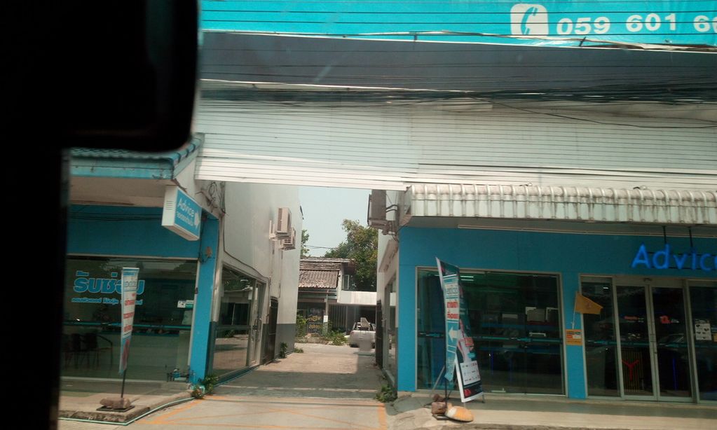 ภาพถนนตรงที่ Honda Big Wing ตั้งอยู่ ถ่ายโดย ozflor พ.ศ. 2562 (2019) · A street-level view of where Honda Big Wing stands, by ozflor in 2562 (2019)