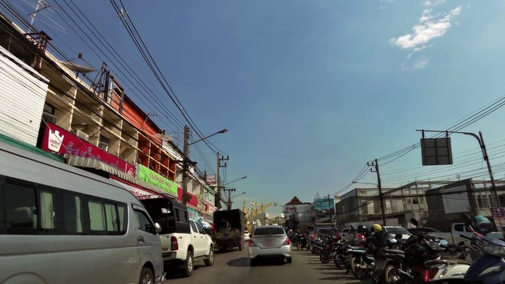 ภาพถนนตรงที่ แว่นท็อปเจริญ ตั้งอยู่ ถ่ายโดย toffy พ.ศ. 2561 (2018) · A street-level view of where Top Charoen Optical stands, by toffy in 2561 (2018)