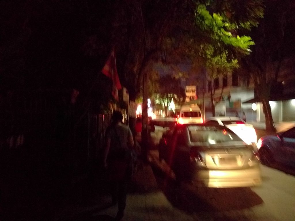 ภาพถนนตรงที่ ที่จอดรถ · ห่างไนท์บาซาร์เชียงราย 330 ม. ไปทางตะวันตกเฉียงเหนือ ตั้งอยู่ ถ่ายโดย emackres พ.ศ. 2561 (2018) · A street-level view of where Parking · 330 m north-west of Chiang Rai Night Bazaar stands, by emackres in 2561 (2018)