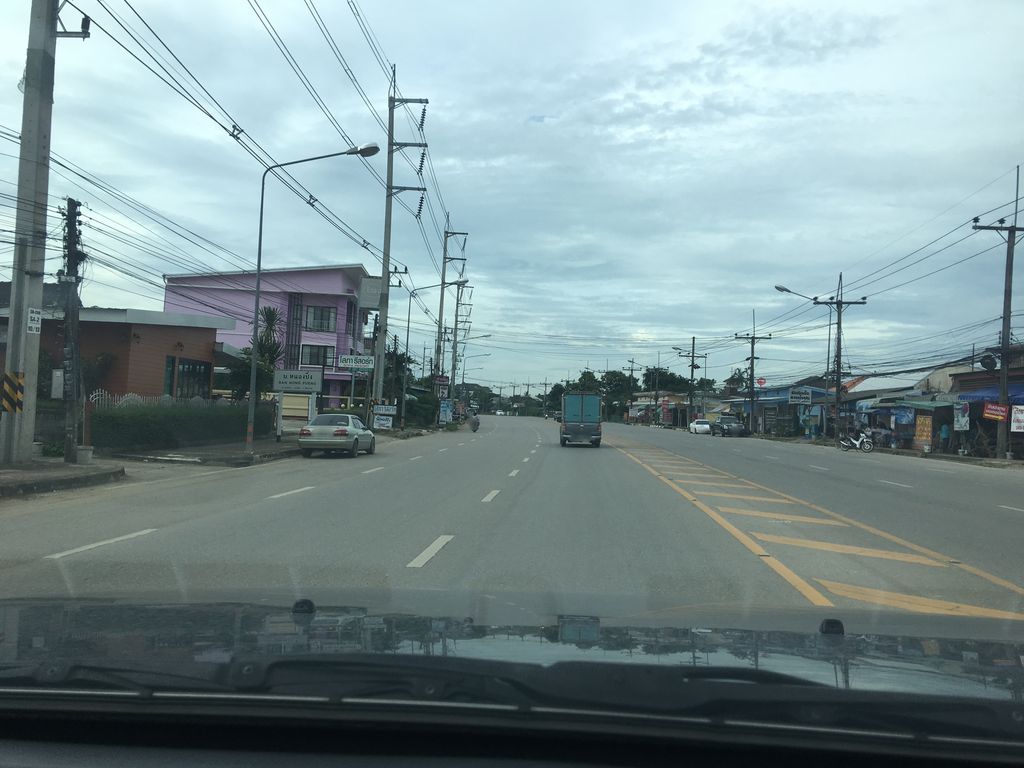 ภาพถนนตรงที่ KuruKitchin ครัวแจ๋วแหวว ตั้งอยู่ ถ่ายโดย wapriz พ.ศ. 2561 (2018) · A street-level view of where KuruKitchin ครัวแจ๋วแหวว stands, by wapriz in 2561 (2018)