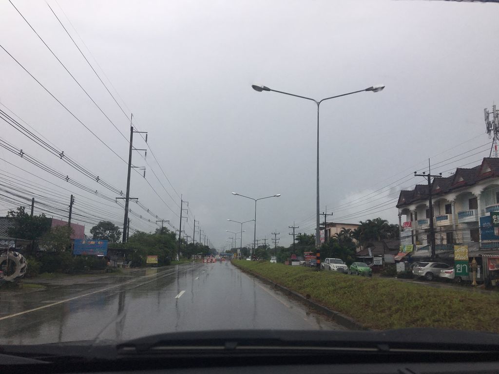 ภาพถนนตรงที่ ร้านโอทูซาวด์เซ็นเตอร์ ตั้งอยู่ ถ่ายโดย wapriz พ.ศ. 2561 (2018) · A street-level view of where ร้านโอทูซาวด์เซ็นเตอร์ · Ran Othu Sound Center stands, by wapriz in 2561 (2018)