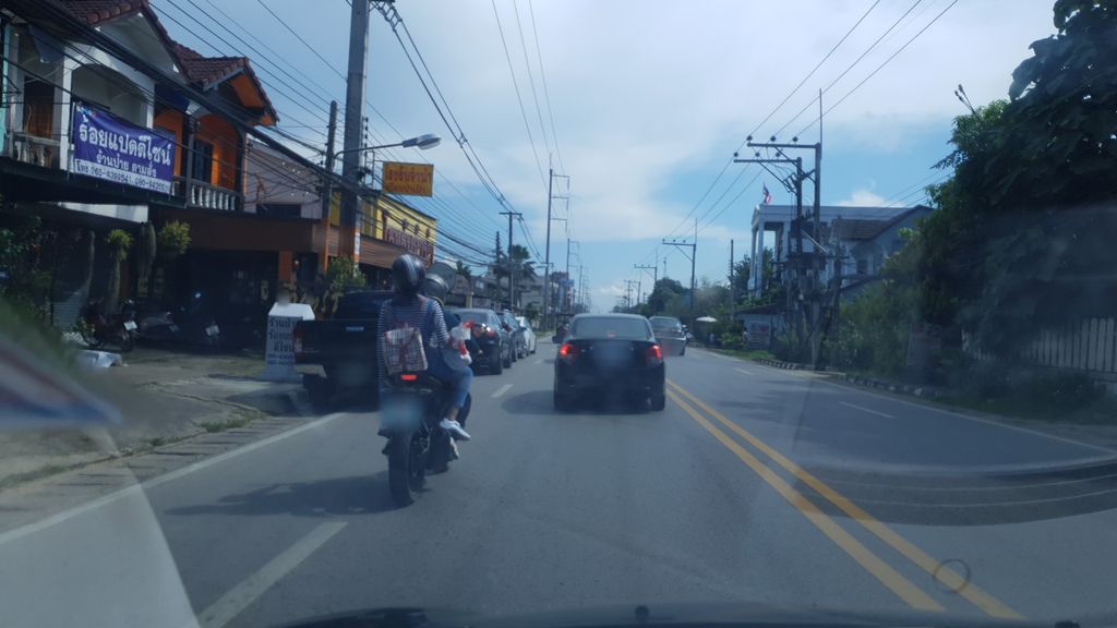 ภาพถนนตรงที่ ร้านป้าย&ดีไซน์4289 ตั้งอยู่ ถ่ายโดย silamanee พ.ศ. 2561 (2018) · A street-level view of where ร้านป้าย&ดีไซน์4289 · Ran Pai&Design4289 stands, by silamanee in 2561 (2018)