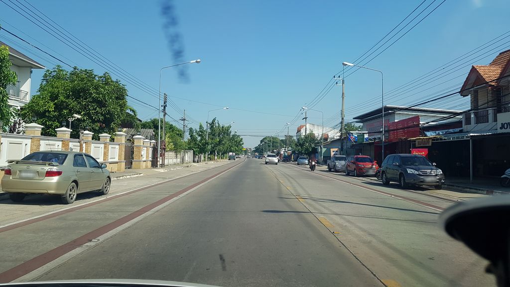 ภาพถนนตรงที่ บงกชเภสัช ตั้งอยู่ ถ่ายโดย igorzo พ.ศ. 2562 (2019) · A street-level view of where บงกชเภสัช · Bongkotphesat stands, by igorzo in 2562 (2019)