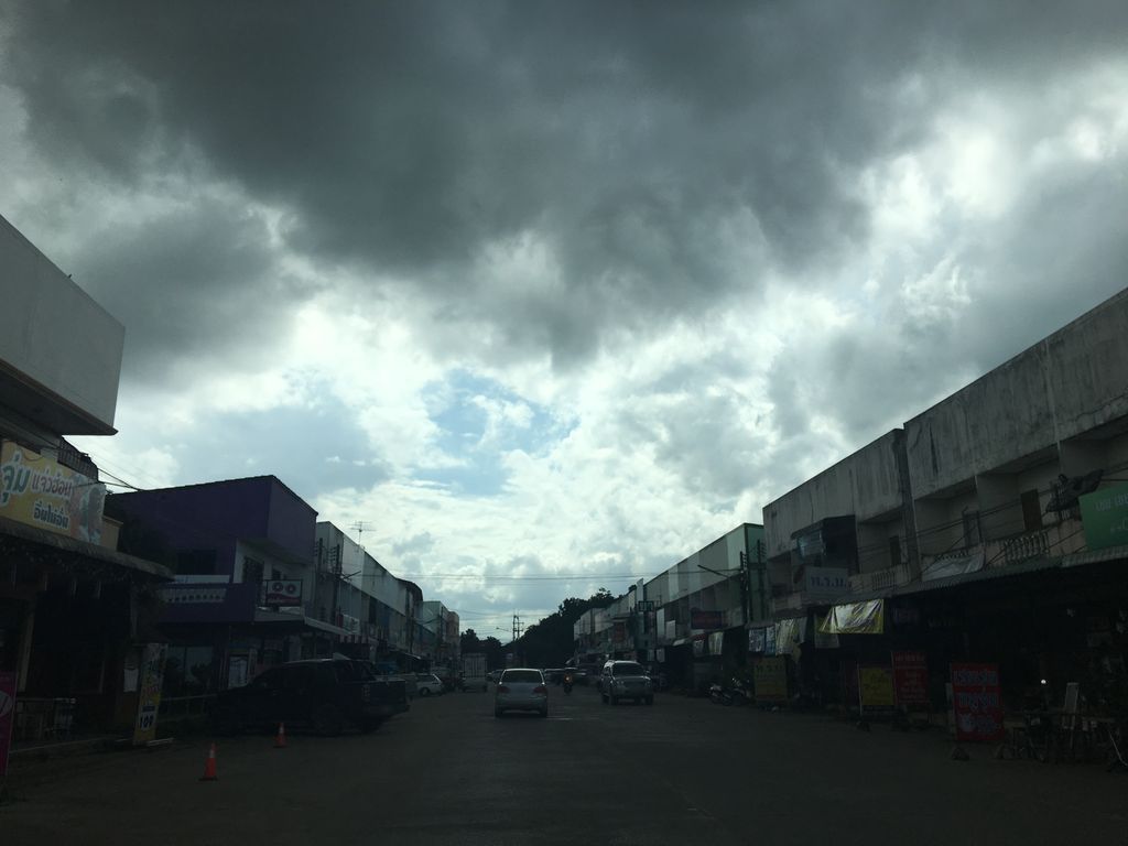 ภาพถนนตรงที่ ร้านซีเอเมืองใหม่คอมพิวเตอร์ ตั้งอยู่ ถ่ายโดย wapriz พ.ศ. 2561 (2018) · A street-level view of where ร้านซีเอเมืองใหม่คอมพิวเตอร์ · Ran C A Mueang Mai Computer stands, by wapriz in 2561 (2018)