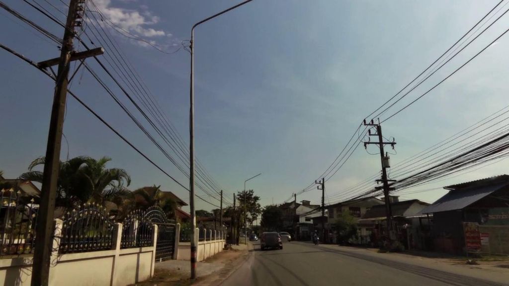ภาพถนนตรงที่ ตะเกียบทอง หมูกระทะ ตั้งอยู่ ถ่ายโดย toffy พ.ศ. 2561 (2018) · A street-level view of where ตะเกียบทอง หมูกระทะ · Takiapthong Mukratha stands, by toffy in 2561 (2018)