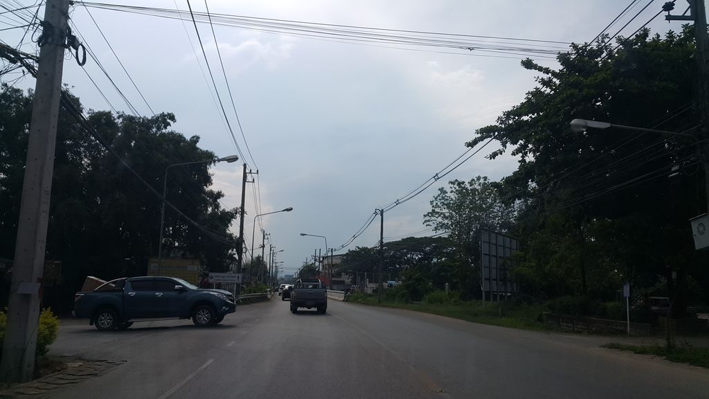 ภาพถนนตรงที่ หอพักพรภัทร ตั้งอยู่ ถ่ายโดย jrcarlsen พ.ศ. 2560 (2017) · A street-level view of where หอพักพรภัทร · Phraphat Dormitory stands, by jrcarlsen in 2560 (2017)