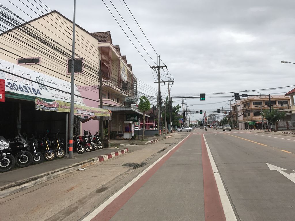 ภาพถนนตรงที่ Imlamai KhaoSoi ตั้งอยู่ ถ่ายโดย kiw พ.ศ. 2561 (2018) · A street-level view of where Imlamai KhaoSoi stands, by kiw in 2561 (2018)