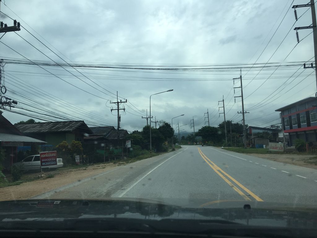 ภาพถนนตรงที่ ฮ็อปชาเฟ่แม่สรวย พิกัดตรงข้ามการไฟฟ้าแม่สรวย ตั้งอยู่ ถ่ายโดย wapriz พ.ศ. 2561 (2018) · A street-level view of where ฮ็อปชาเฟ่แม่สรวย พิกัดตรงข้ามการไฟฟ้าแม่สรวย · Hoopchafe Mae Suai Phikat Trongkham Kanfaifa Mae Suai stands, by wapriz in 2561 (2018)