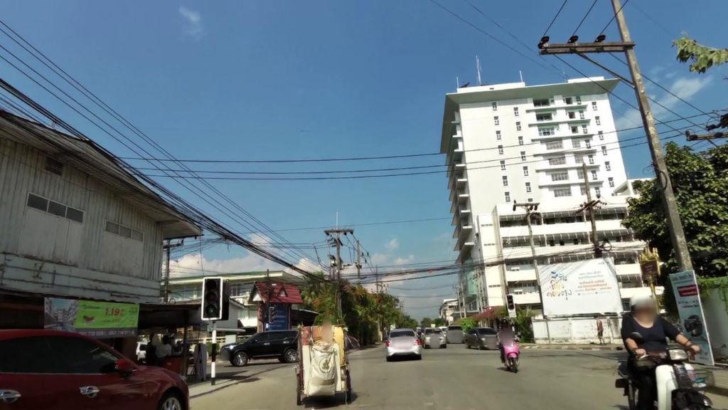 ภาพถนนตรงที่ อาหวัง Ah Wang 阿王 ตั้งอยู่ ถ่ายโดย toffy พ.ศ. 2561 (2018) · A street-level view of where อาหวัง Ah Wang 阿王 stands, by toffy in 2561 (2018)