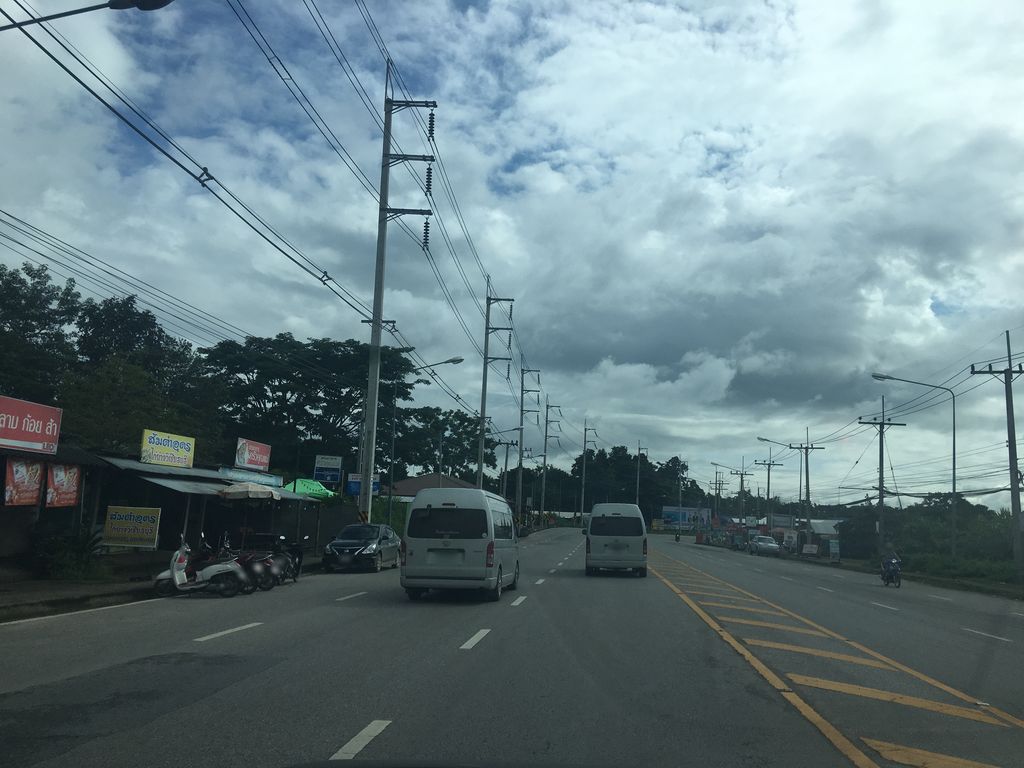 ภาพถนนตรงที่ นมไม่มี6 สาขาเชียงราย ตั้งอยู่ ถ่ายโดย wapriz พ.ศ. 2561 (2018) · A street-level view of where นมไม่มี6 สาขาเชียงราย · Nommaimi6 Sakha Chiang Rai stands, by wapriz in 2561 (2018)