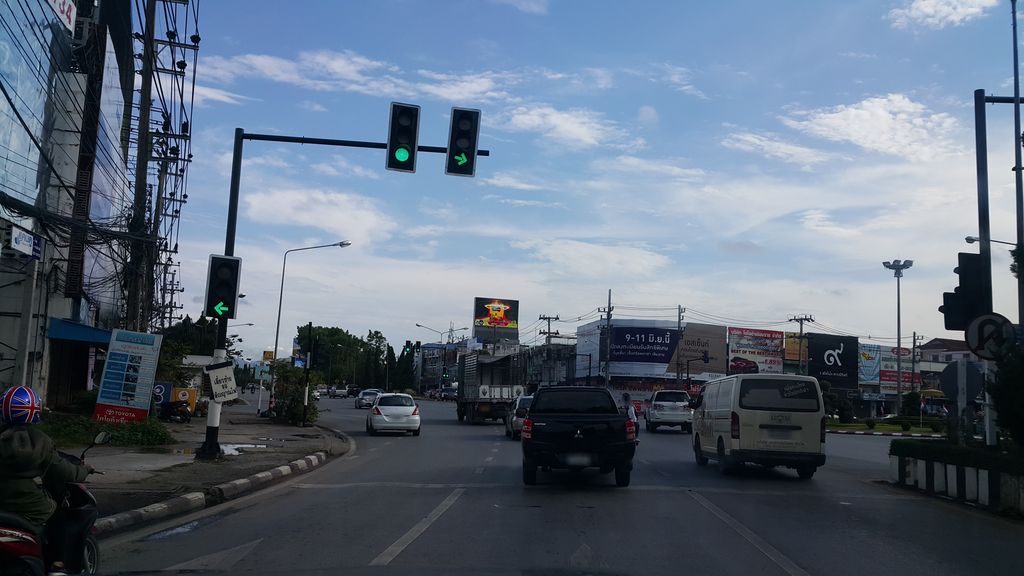 ภาพถนนตรงที่ คลินิกสมาคมวางแผนครอบครัวแห่งประเทศไทย สำนักงานเชียงราย ตั้งอยู่ ถ่ายโดย jrcarlsen พ.ศ. 2560 (2017) · A street-level view of where คลินิกสมาคมวางแผนครอบครัวแห่งประเทศไทย สำนักงานเชียงราย · Samakma Wangphaen Kharopkhrua Haeng Prathetthai Samnakngan Chiang Rai Clinic stands, by jrcarlsen in 2560 (2017)