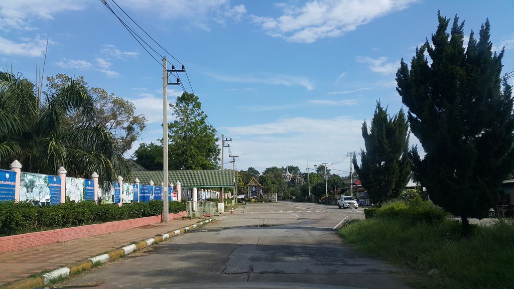 ภาพถนนตรงที่ บ้านฉัน Cafe Chiang Rai ตั้งอยู่ ถ่ายโดย jrcarlsen พ.ศ. 2560 (2017) · A street-level view of where บ้านฉัน Cafe Chiang Rai stands, by jrcarlsen in 2560 (2017)