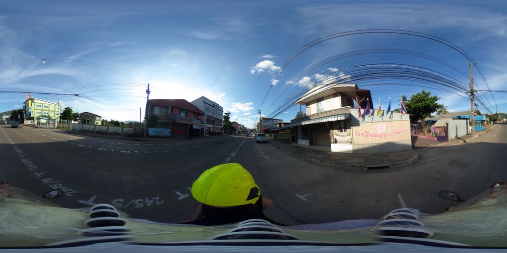 ภาพถนนตรงที่ Mind Way Coffee and Bar ตั้งอยู่ ถ่ายโดย maricarrabonza พ.ศ. 2562 (2019) · A street-level view of where Mind Way Coffee and Bar stands, by maricarrabonza in 2562 (2019)