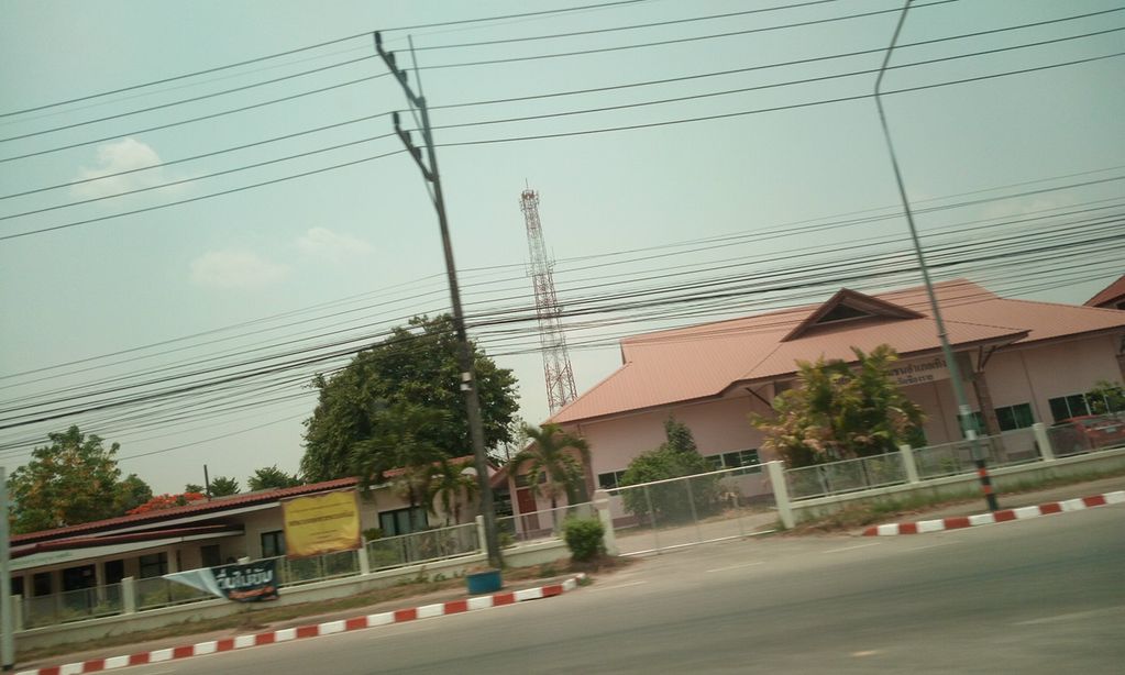 ภาพถนนตรงที่ ร้านอาหารไทย Thai Food อำเภอ เทิง ตั้งอยู่ ถ่ายโดย ozflor พ.ศ. 2562 (2019) · A street-level view of where ร้านอาหารไทย Thai Food อำเภอ เทิง stands, by ozflor in 2562 (2019)