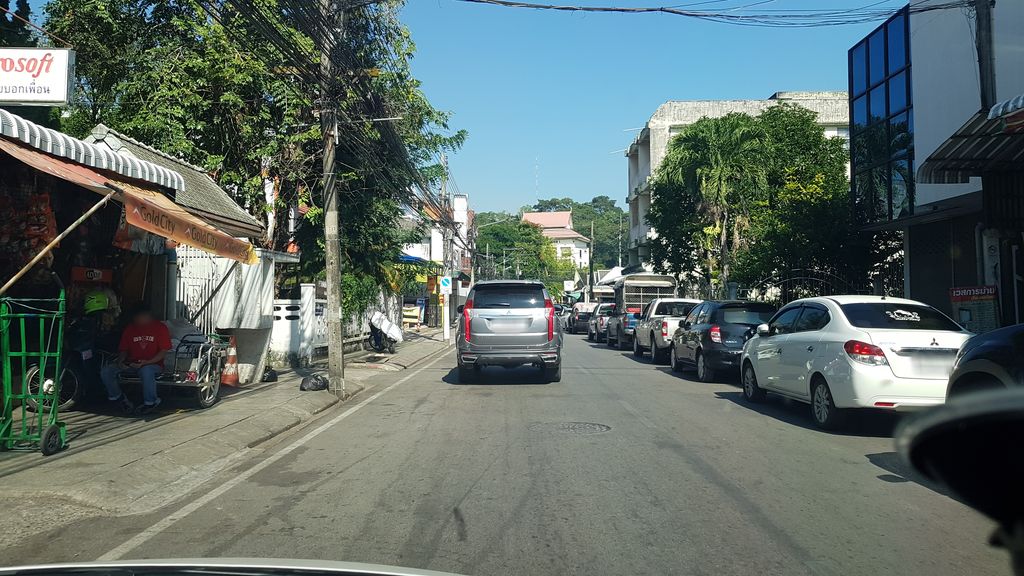 ภาพถนนตรงที่ ความสุขไทยสาขากาดหลวง ตั้งอยู่ ถ่ายโดย igorzo พ.ศ. 2562 (2019) · A street-level view of where ความสุขไทยสาขากาดหลวง · Khwamsuk Thai Sakha Kat Luang stands, by igorzo in 2562 (2019)
