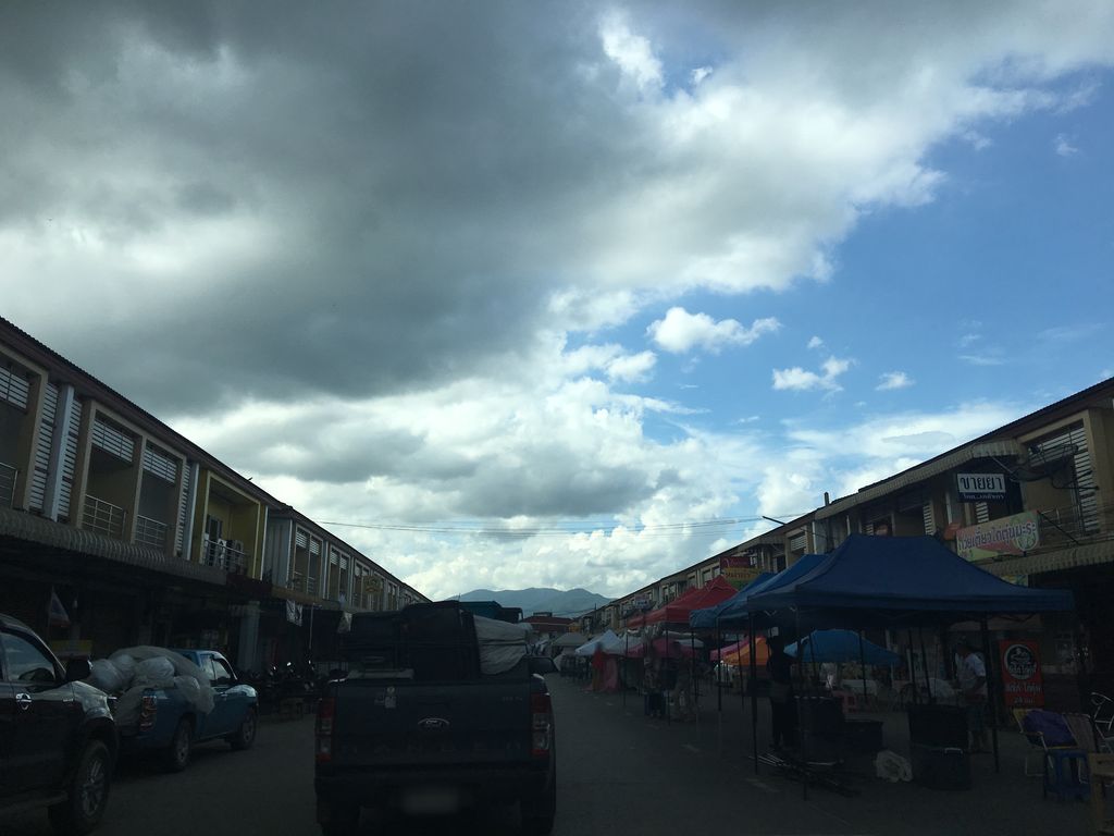 ภาพถนนตรงที่ เพื่อนละยำ บ้านดู่เมืองใหม่เชียงราย ตั้งอยู่ ถ่ายโดย wapriz พ.ศ. 2561 (2018) · A street-level view of where เพื่อนละยำ บ้านดู่เมืองใหม่เชียงราย · Phueanlayam Ban Du Mueang Mai Chiang Rai stands, by wapriz in 2561 (2018)