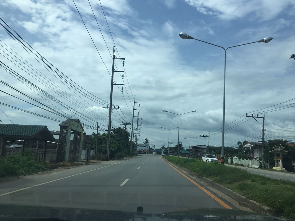 ภาพถนนตรงที่ ตั้งแต่งอะไหล่ยนต์ ตั้งอยู่ ถ่ายโดย wapriz พ.ศ. 2561 (2018) · A street-level view of where ตั้งแต่งอะไหล่ยนต์ · Tang Taeng Alaina stands, by wapriz in 2561 (2018)