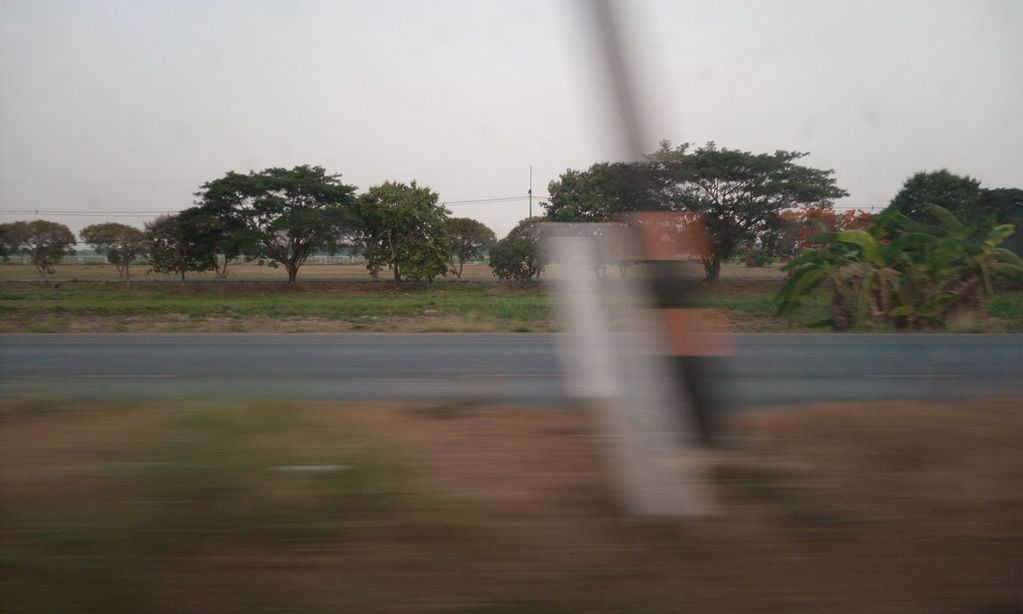 ภาพถนนตรงที่ ChiangRai Airport Hotel ตั้งอยู่ ถ่ายโดย ozflor พ.ศ. 2562 (2019) · A street-level view of where ChiangRai Airport Hotel stands, by ozflor in 2562 (2019)