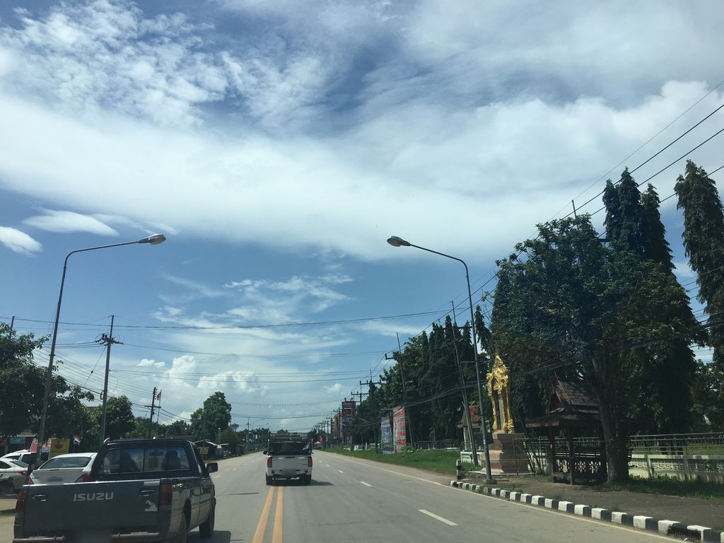 ภาพถนนตรงที่ ร้านกันเองโมบายโฟน ตั้งอยู่ ถ่ายโดย wapriz พ.ศ. 2561 (2018) · A street-level view of where ร้านกันเองโมบายโฟน · Ran Kaneng Mobile Fon stands, by wapriz in 2561 (2018)