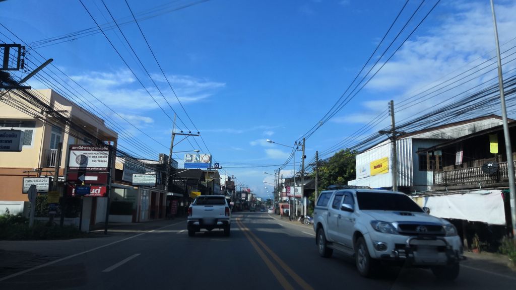 ภาพถนนตรงที่ ร้านหาญเจริญกิจพาณิชย์ ตั้งอยู่ ถ่ายโดย charlesano พ.ศ. 2561 (2018) · A street-level view of where ร้านหาญเจริญกิจพาณิชย์ · Ran Han Charoen Kit Phanit stands, by charlesano in 2561 (2018)