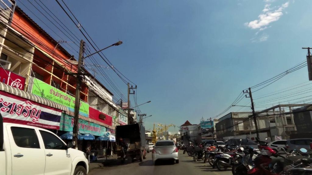 ภาพถนนตรงที่ อำเภอเมืองเชียงราย ตั้งอยู่ ถ่ายโดย toffy พ.ศ. 2561 (2018) · A street-level view of where อำเภอเมืองเชียงราย · Amphoe Mueang Chiang Rai stands, by toffy in 2561 (2018)