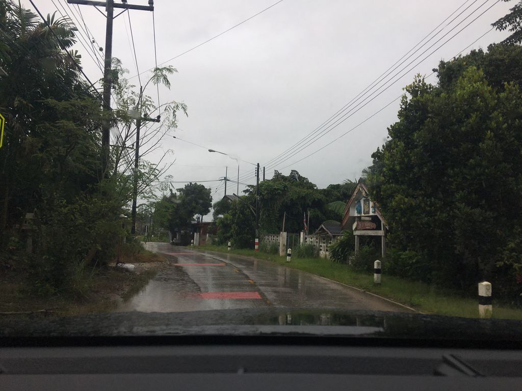 ภาพถนนตรงที่ นวด ตอกเส้น บ้านหมวดแปลก ตั้งอยู่ ถ่ายโดย wapriz พ.ศ. 2561 (2018) · A street-level view of where นวด ตอกเส้น บ้านหมวดแปลก · Nuat Toksen Ban Muat Plaek stands, by wapriz in 2561 (2018)