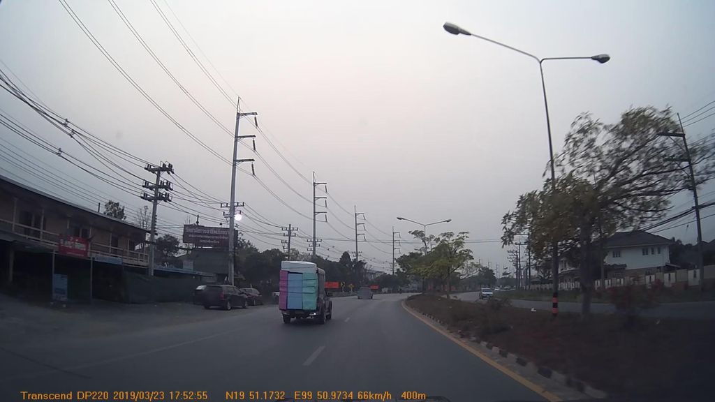 ภาพถนนตรงที่ ตัดผมชายเชียงราย ตั้งอยู่ ถ่ายโดย mapcreator พ.ศ. 2562 (2019) · A street-level view of where ตัดผมชายเชียงราย · Tatphomchai Chiang Rai stands, by mapcreator in 2562 (2019)