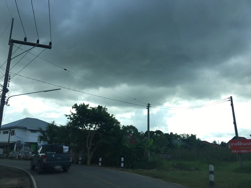ภาพถนนตรงที่ อู่ช่างไมค์เซอร์วิส ตั้งอยู่ ถ่ายโดย wapriz พ.ศ. 2561 (2018) · A street-level view of where อู่ช่างไมค์เซอร์วิส · Uchang Mai Service stands, by wapriz in 2561 (2018)