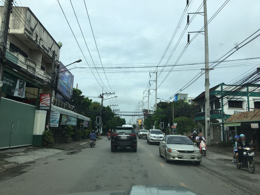 ภาพถนนตรงที่ ไปรษณีย์เด่นห้า Denha Post ตั้งอยู่ ถ่ายโดย wapriz พ.ศ. 2561 (2018) · A street-level view of where ไปรษณีย์เด่นห้า Denha Post stands, by wapriz in 2561 (2018)