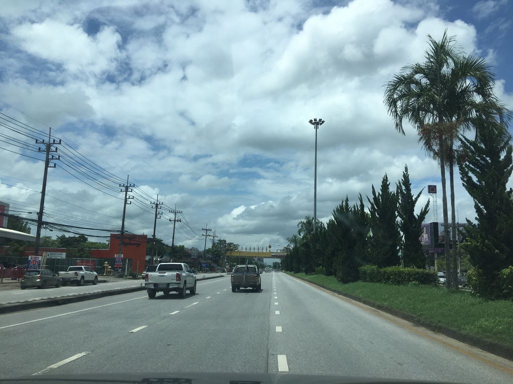 ภาพถนนตรงที่ Sunflower bistro ตั้งอยู่ ถ่ายโดย wapriz พ.ศ. 2561 (2018) · A street-level view of where Sunflower bistro stands, by wapriz in 2561 (2018)