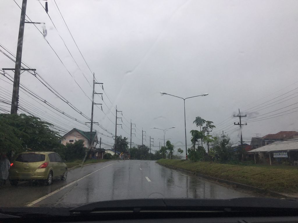 ภาพถนนตรงที่ ร้านเสริมสวย อันอัน บิวตี้ ตั้งอยู่ ถ่ายโดย wapriz พ.ศ. 2561 (2018) · A street-level view of where ร้านเสริมสวย อันอัน บิวตี้ · Anan Beauty Beauty salon stands, by wapriz in 2561 (2018)