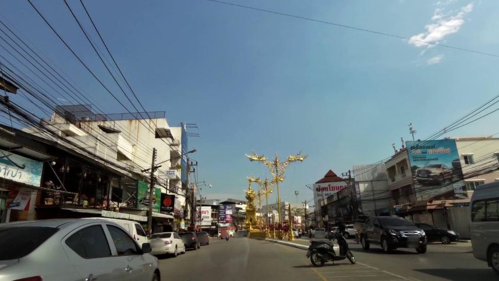 ภาพถนนตรงที่ ร้านกองหลวง ตั้งอยู่ ถ่ายโดย toffy พ.ศ. 2561 (2018) · A street-level view of where ร้านกองหลวง · Ran Kong Luang stands, by toffy in 2561 (2018)