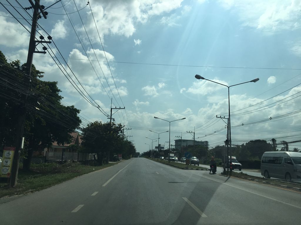 ภาพถนนตรงที่ ร้าน นนท์ไดนาโม ตั้งอยู่ ถ่ายโดย wapriz พ.ศ. 2561 (2018) · A street-level view of where ร้าน นนท์ไดนาโม · Ran Nondainamo stands, by wapriz in 2561 (2018)