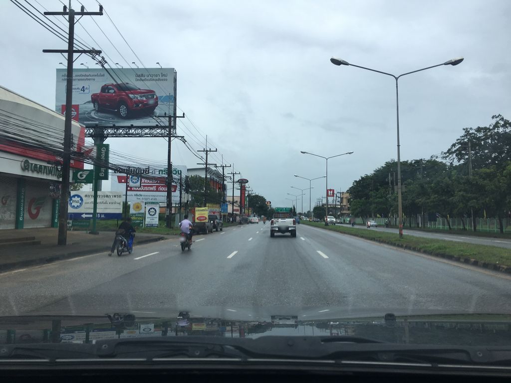 ภาพถนนตรงที่ Switch&Co. ตั้งอยู่ ถ่ายโดย wapriz พ.ศ. 2561 (2018) · A street-level view of where Switch&Co. stands, by wapriz in 2561 (2018)
