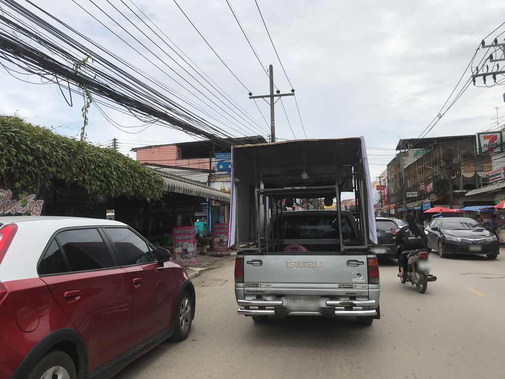 ภาพถนนตรงที่ จินไหมไทย ตั้งอยู่ ถ่ายโดย kiw พ.ศ. 2561 (2018) · A street-level view of where จินไหมไทย · Chinmaithai stands, by kiw in 2561 (2018)