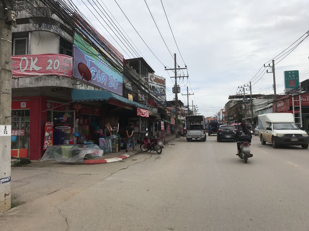 ภาพถนนตรงที่ สำนักงานส่งเสริมการศึกษานอกระบบและการศึกษาตามอัธยาศัยจังหวัดเชียงราย ตั้งอยู่ ถ่ายโดย kiw พ.ศ. 2561 (2018) · A street-level view of where สำนักงานส่งเสริมการศึกษานอกระบบและการศึกษาตามอัธยาศัยจังหวัดเชียงราย · Samnakngan Songsoem Kansueksa Nok Rabop Lae Kansueksa Tam Atyasai Changwat Chiang Rai stands, by kiw in 2561 (2018)
