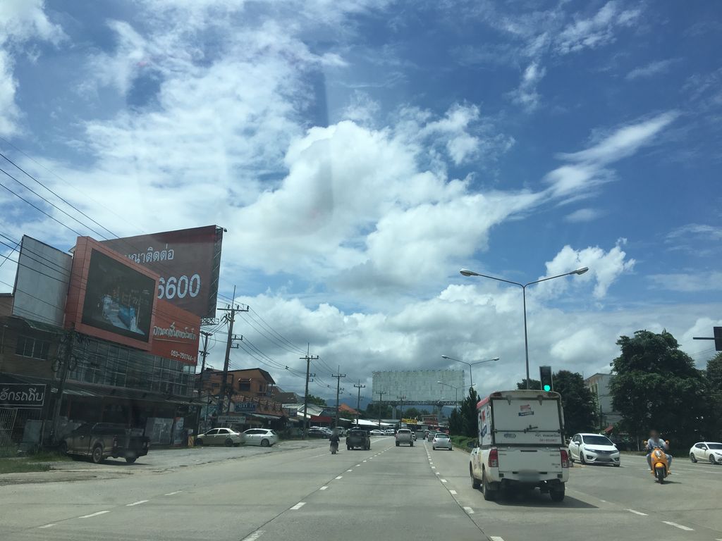 ภาพถนนตรงที่ มนัสนันท์ หมูสด เชียงราย ตั้งอยู่ ถ่ายโดย wapriz พ.ศ. 2561 (2018) · A street-level view of where มนัสนันท์ หมูสด เชียงราย · Manatnan Mutda Chiang Rai stands, by wapriz in 2561 (2018)
