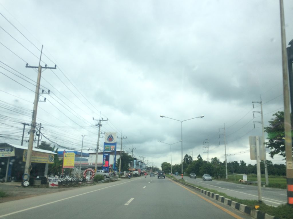 ภาพถนนตรงที่ Tatt U ตั้งอยู่ ถ่ายโดย prasert พ.ศ. 2559 (2016) · A street-level view of where Tatt U stands, by prasert in 2559 (2016)