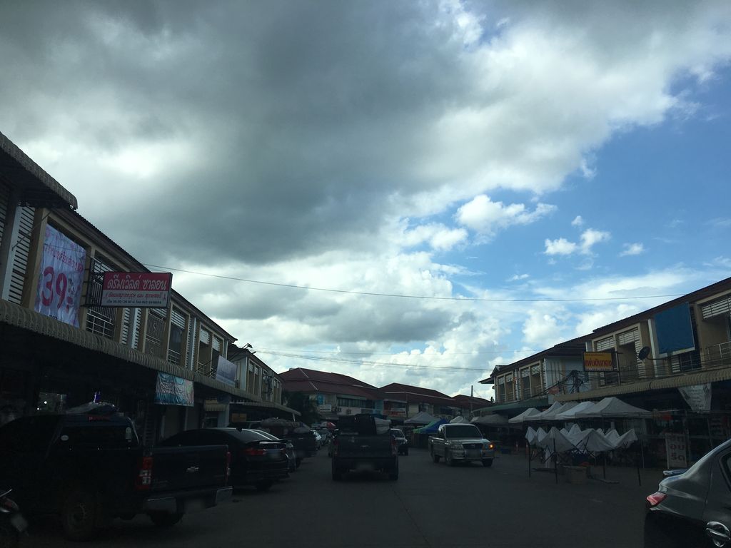 ภาพถนนตรงที่ ส้มตำจัมโบ้ - บ้านดู่เมืองใหม่ ตั้งอยู่ ถ่ายโดย wapriz พ.ศ. 2561 (2018) · A street-level view of where ส้มตำจัมโบ้ - บ้านดู่เมืองใหม่ · Som Tam Jumbo - Ban Du Mueang Mai stands, by wapriz in 2561 (2018)