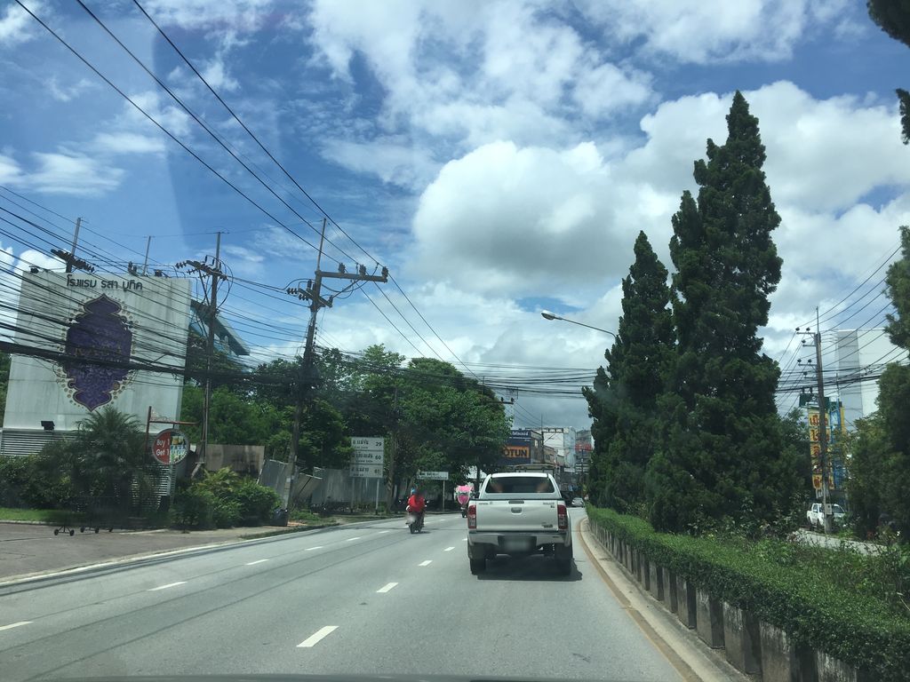 ภาพถนนตรงที่ 9 Art Gallery ตั้งอยู่ ถ่ายโดย wapriz พ.ศ. 2561 (2018) · A street-level view of where 9 Art Gallery stands, by wapriz in 2561 (2018)