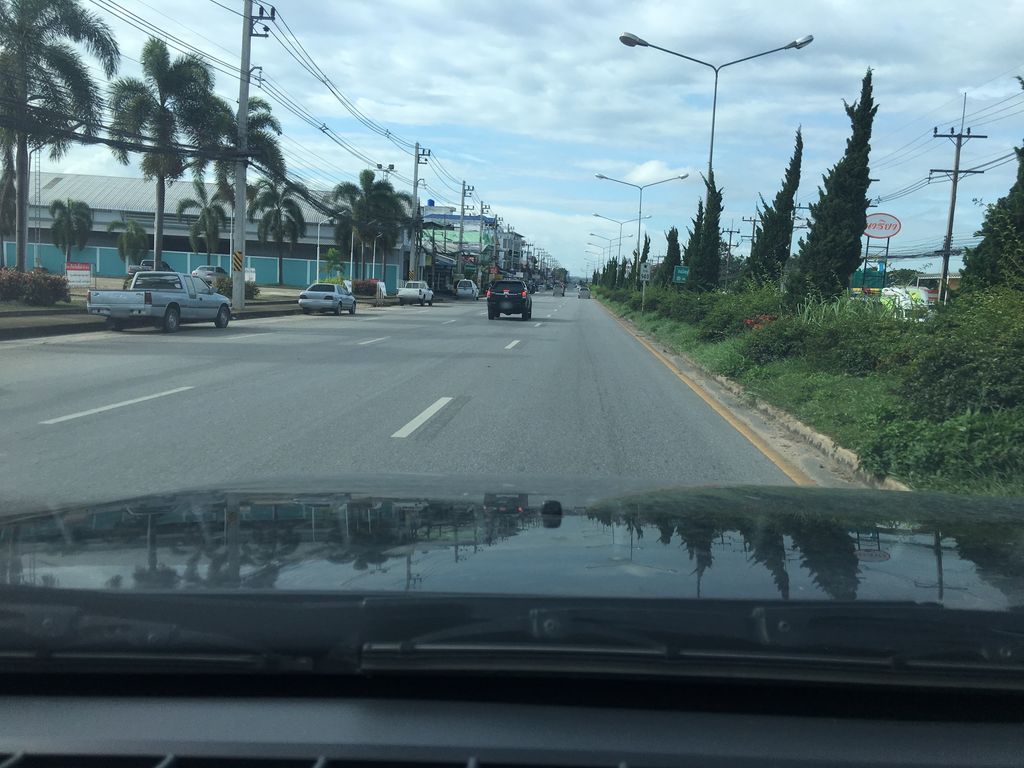 ภาพถนนตรงที่ เนื้อตุ๋นเอ็นวัว ตั้งอยู่ ถ่ายโดย wapriz พ.ศ. 2561 (2018) · A street-level view of where เนื้อตุ๋นเอ็นวัว · Nueatun Enwua stands, by wapriz in 2561 (2018)