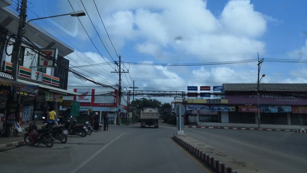 ภาพถนนตรงที่ Art & Oil Bakery ตั้งอยู่ ถ่ายโดย charlesano พ.ศ. 2561 (2018) · A street-level view of where Art & Oil Bakery stands, by charlesano in 2561 (2018)