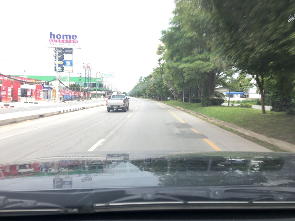 ภาพถนนตรงที่ พี เอส วี อะไหล่ยนต์ ตั้งอยู่ ถ่ายโดย wapriz พ.ศ. 2561 (2018) · A street-level view of where พี เอส วี อะไหล่ยนต์ · Phi S Wi Alaina stands, by wapriz in 2561 (2018)