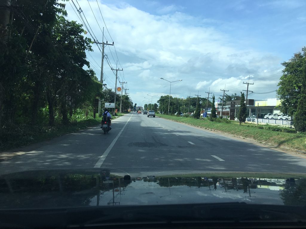 ภาพถนนตรงที่ ร้าน ลาบลุงหว่าง ตั้งอยู่ ถ่ายโดย wapriz พ.ศ. 2561 (2018) · A street-level view of where ร้าน ลาบลุงหว่าง · Ran Lablungwang stands, by wapriz in 2561 (2018)