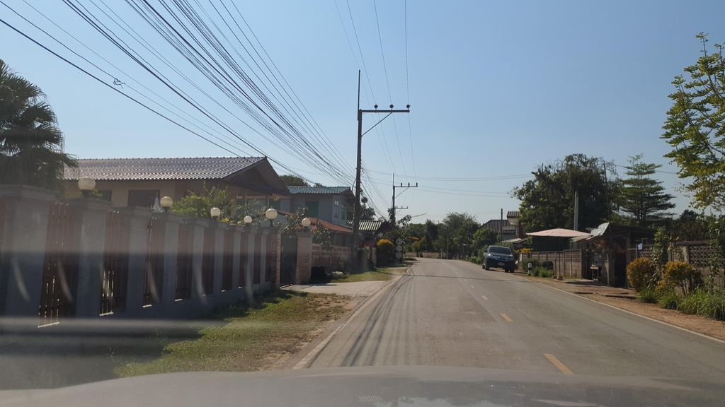 ภาพถนนตรงที่ อ.เกสรา เข็มสักอายตนะ พลังเทพ ๘ ทิศ ตั้งอยู่ ถ่ายโดย jrcarlsen พ.ศ. 2565 (2022) · A street-level view of where อ.เกสรา เข็มสักอายตนะ พลังเทพ ๘ ทิศ · A.kesa Khem Sak Ai Tana Phlangthep Thit stands, by jrcarlsen in 2565 (2022)