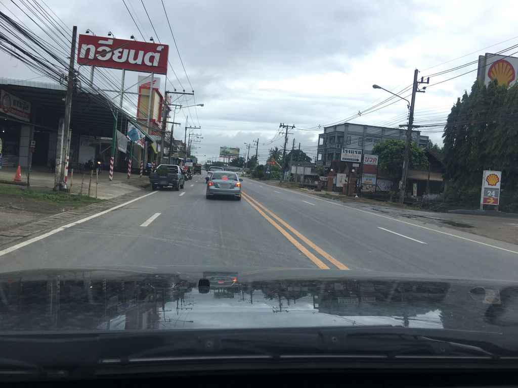 ภาพถนนตรงที่ ดวงคำการเกษตร แม่ขะจาน ตั้งอยู่ ถ่ายโดย wapriz พ.ศ. 2561 (2018) · A street-level view of where ดวงคำการเกษตร แม่ขะจาน · Duangkham Kan Kaset Mae Kha Chan stands, by wapriz in 2561 (2018)