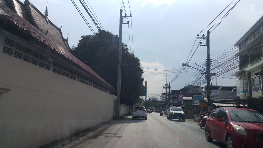 ภาพถนนตรงที่ คลินิกหมอชัยชาญ ตั้งอยู่ ถ่ายโดย jrcarlsen พ.ศ. 2560 (2017) · A street-level view of where คลินิกหมอชัยชาญ · Mo Chai Chan Clinic stands, by jrcarlsen in 2560 (2017)
